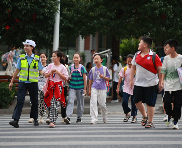 护学整治针对初中生所面对的常见交通问题安全宣教入学校 护学整治针对初中生所面对的常见交通问题安全宣教入学校